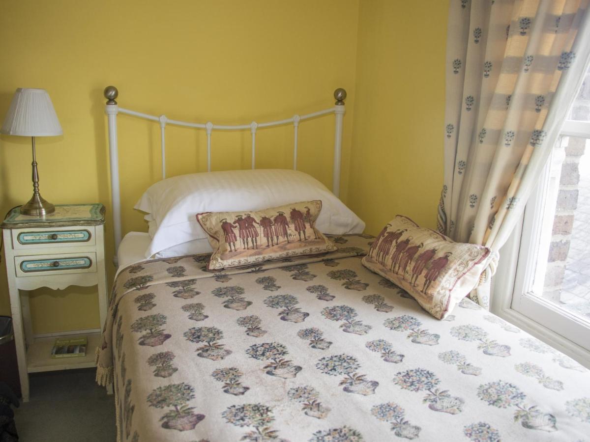 Albert & Victoria Guest House Истбурн Экстерьер фото