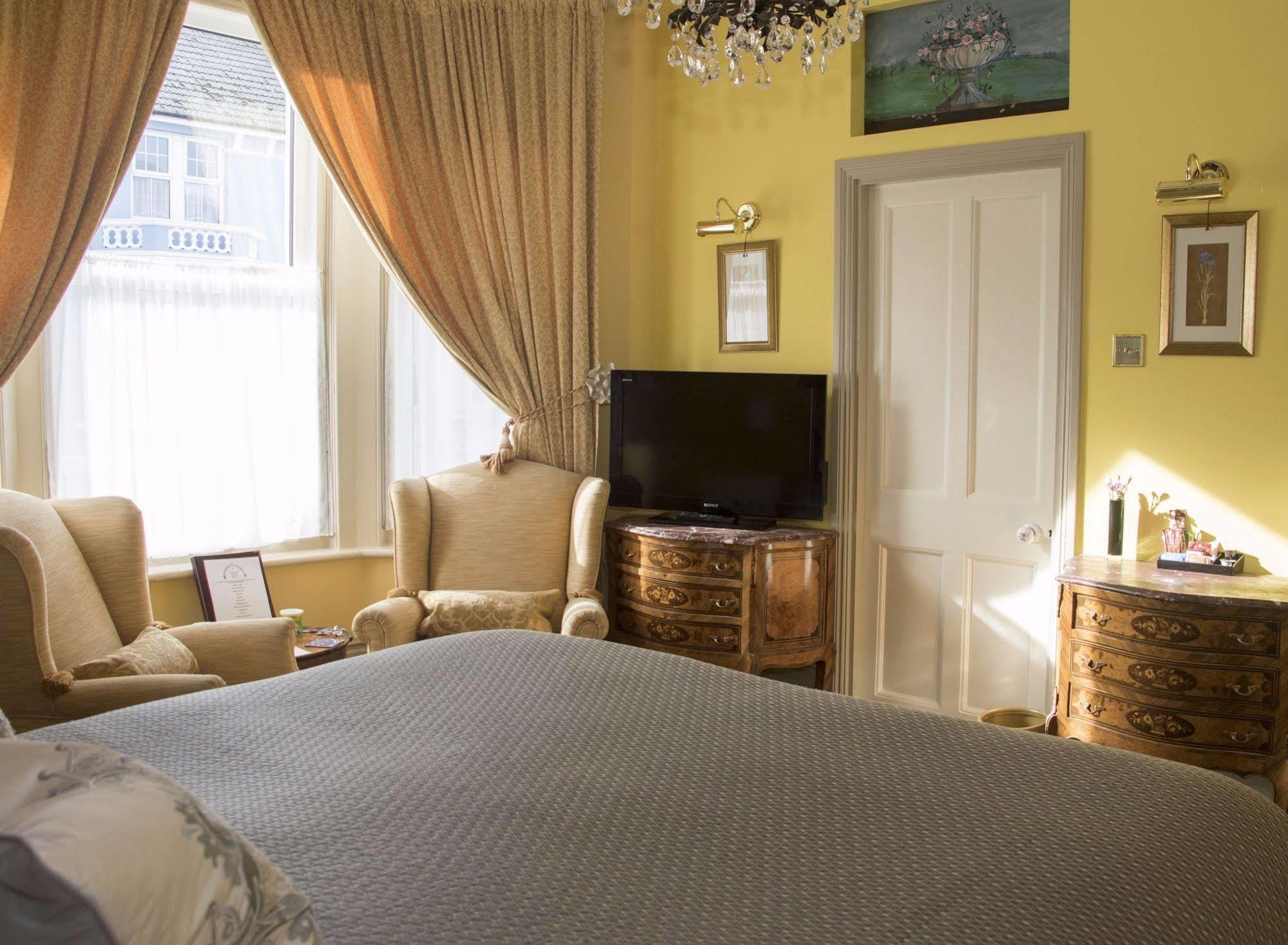 Albert & Victoria Guest House Истбурн Экстерьер фото